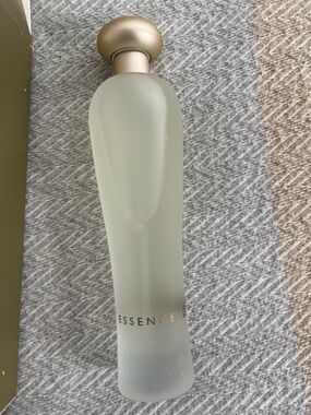 Origins Ginger Essence Box in Metallic Gold